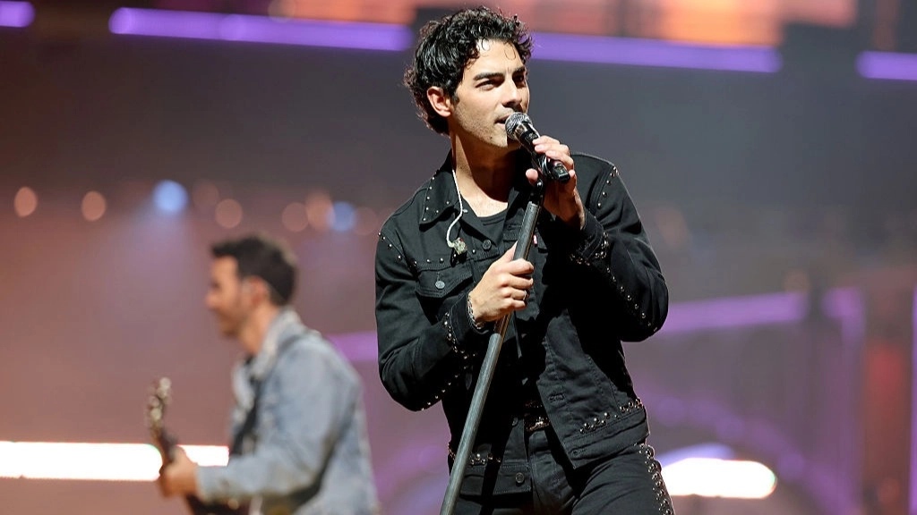 Joe Jonas addresses viral video accusing him of 'snorting cocaine' on stage