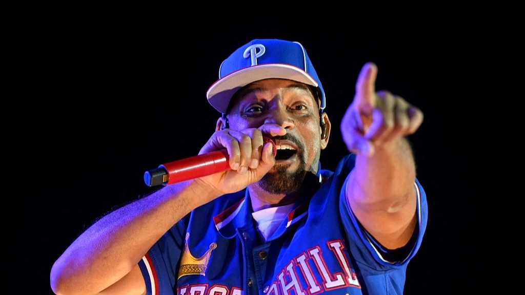 Will Smith mocked for appearing to use 'AI video' to promote new tour