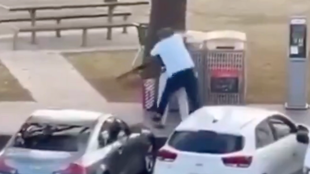 One of world's richest men donates huge reward to Bondi Beach hero