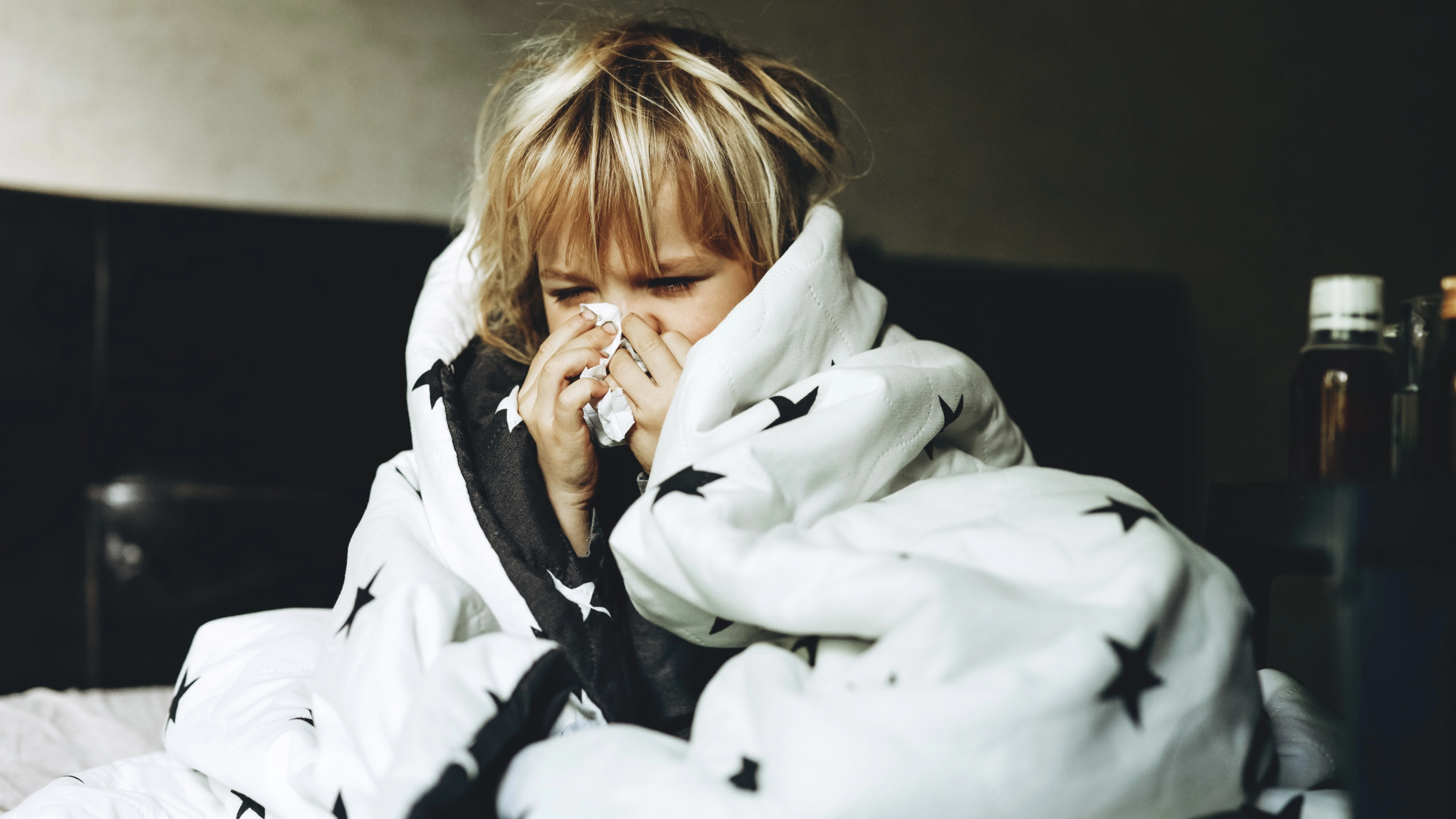 Difference between cold and flu as worrying super flu spreads across UK