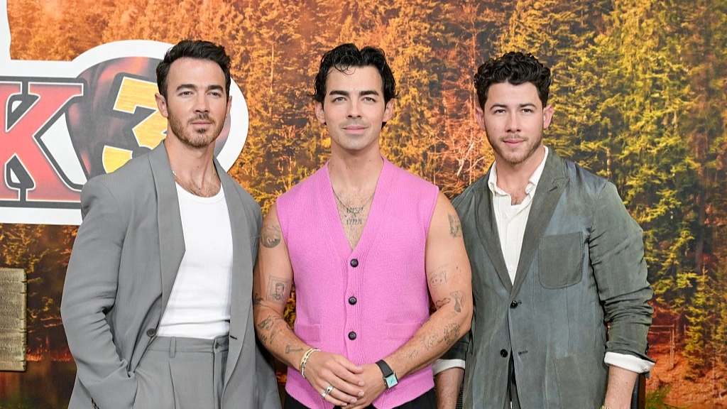Jonas Brothers left mortified after Kevin accidentally sent nude into their group chat