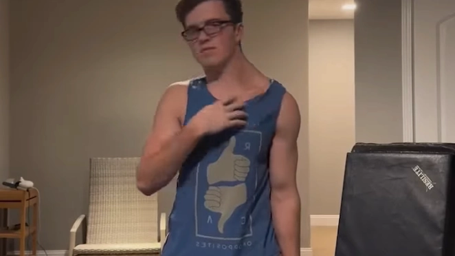 Lad has spent months only training one trap and has completely transformed one side of body