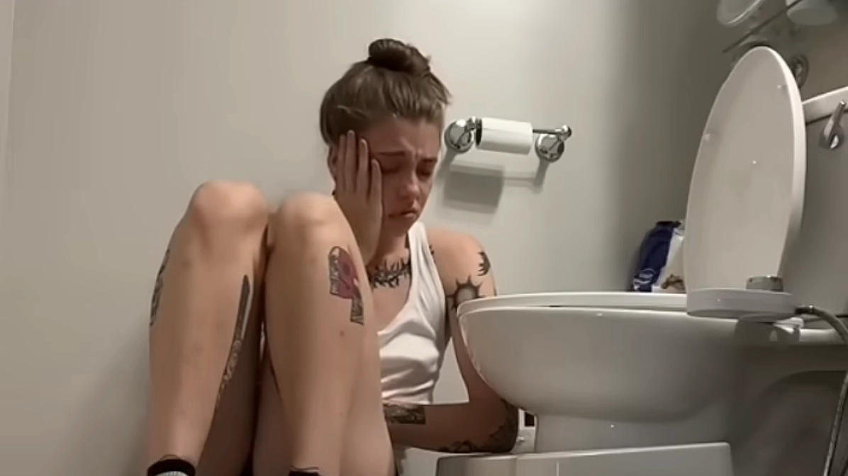 Weed smoker of 10 years shows horrific first days of quitting