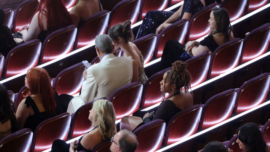 Jeff Goldblum says 'busted' after cameras caught what he was looking at on his phone at Oscars