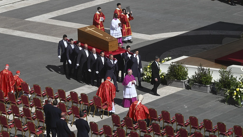 Note in full that Pope Francis will be buried with inside his coffin