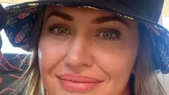 Mum, 39, who died following stage four bowel cancer shared symptoms she ignored before diagnosis
