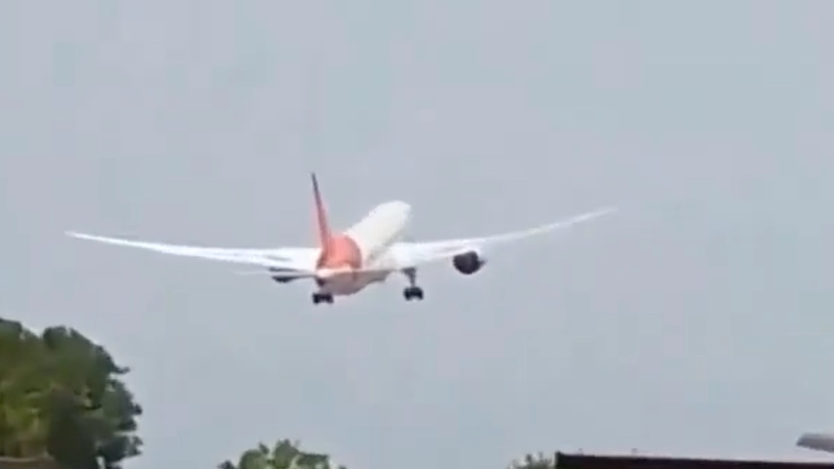 Aviation expert says shocking new footage of Air India flight shows why it crashed with 242 people on board