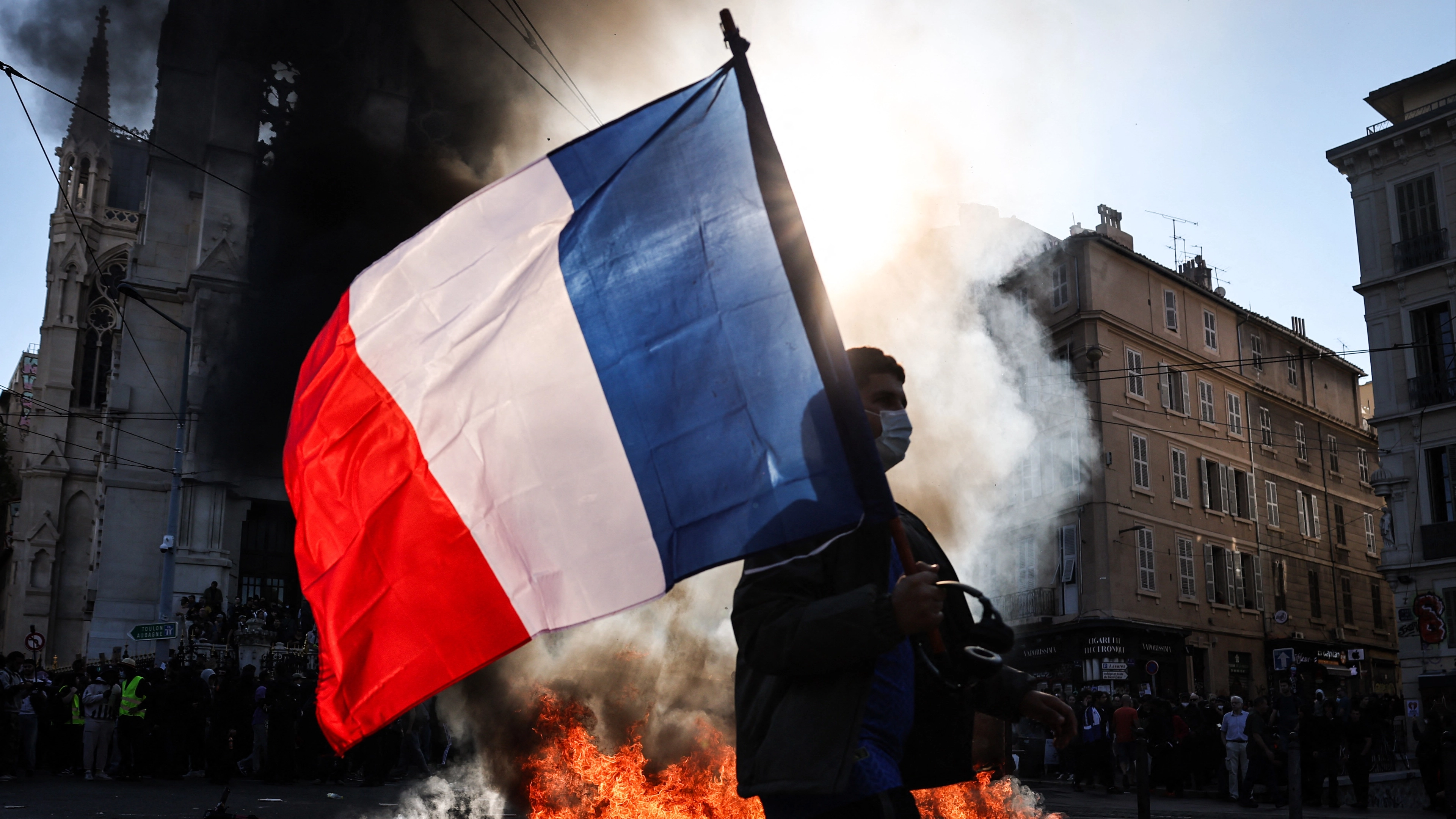 Foreign Office issues new France travel warning to Brits over curfews at short notice