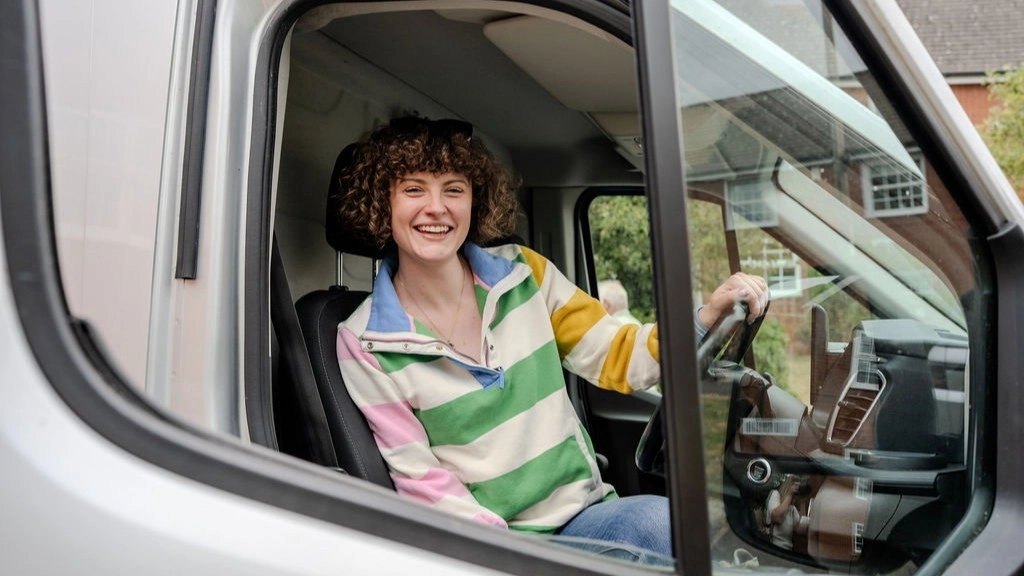 Woman says she makes £10,000 a month with break-up help service that started as a side hustle