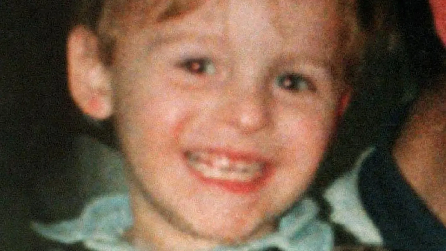 People decapitate cherubs on James Bulger's grave in shocking act of vandalism