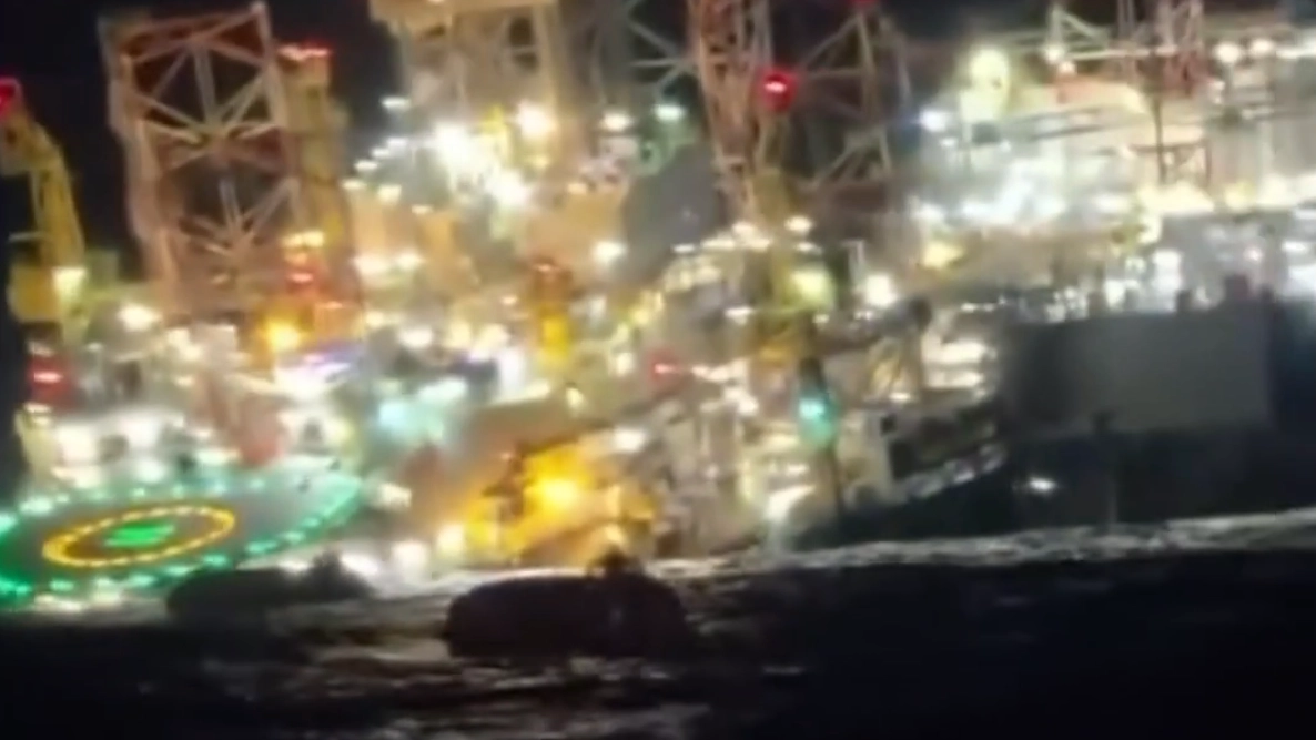 Horrifying footage shows moment huge oil rig sinks into the ocean with 115 on board