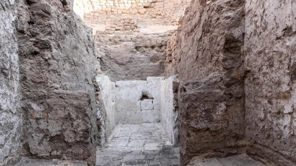 Ancient Egypt archaeologists stumped after discovering 3,600 year old royal tomb of unknown king