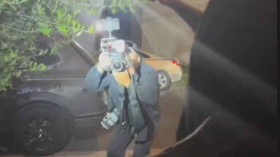Justin Bieber shows reality of paparazzi by filming them harassing him as soon as he walks outside