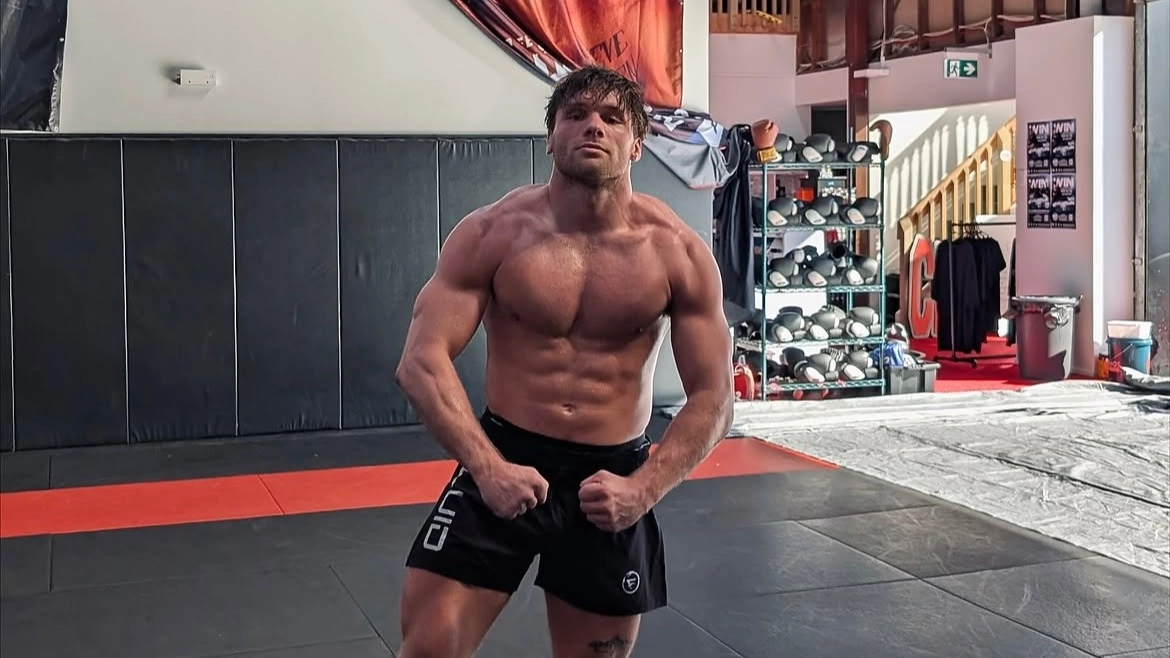 MMA fighter offered $500,000 to fight chimpanzee warned injuries could be 'catastrophic'