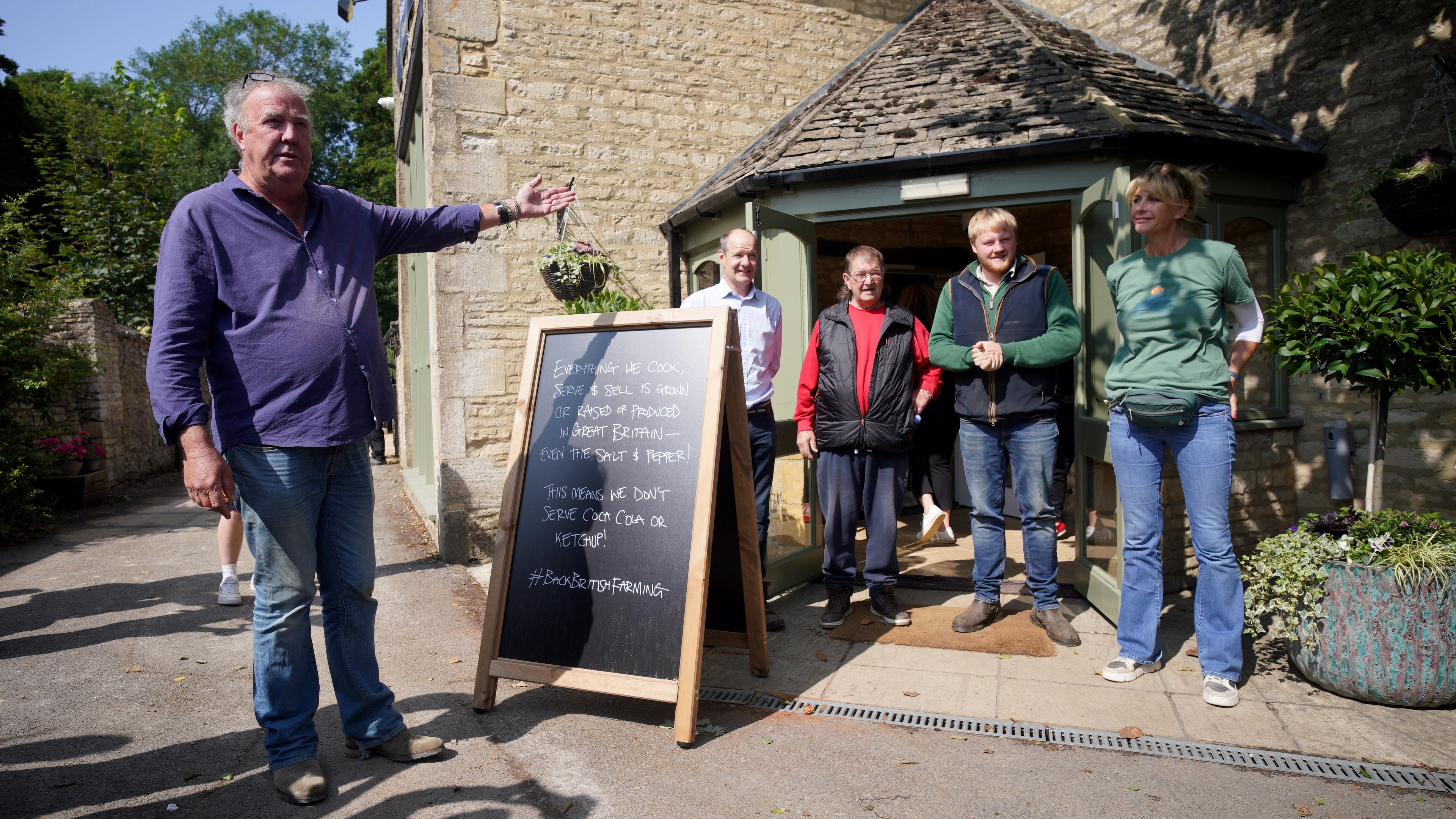 Jeremy Clarkson pub diners hit out at 'weird' rule that impacted their meal without realising