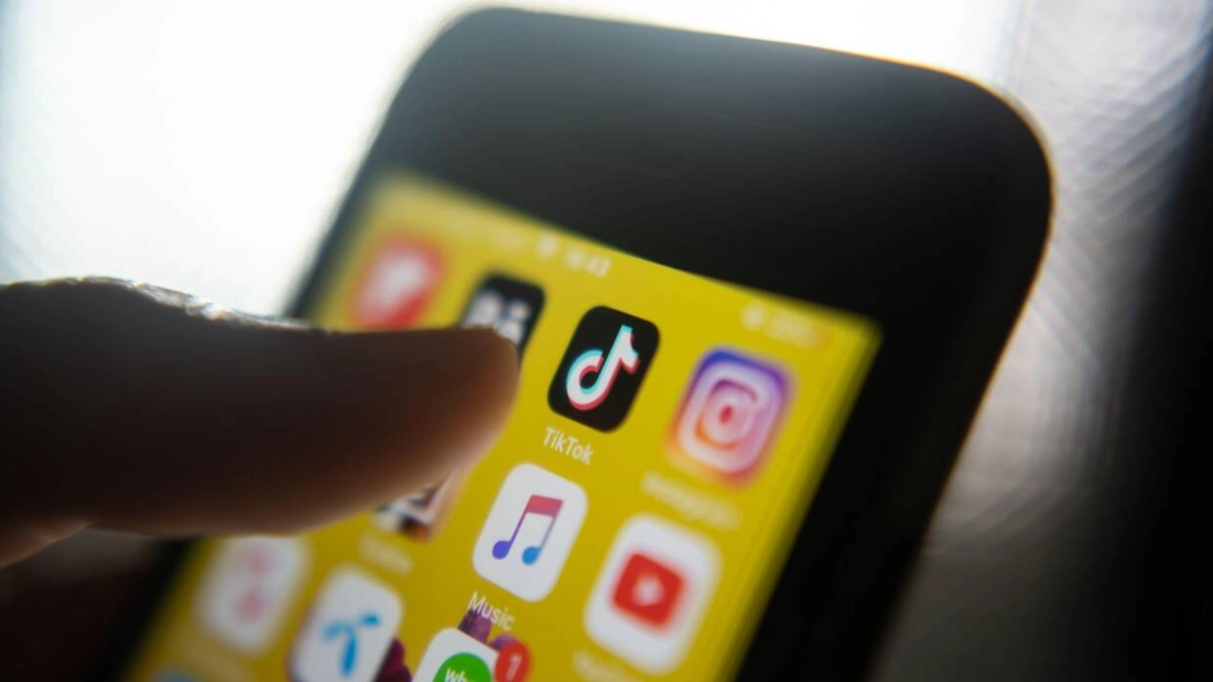 What Does "Mid” Mean on TikTok? New Term Explained