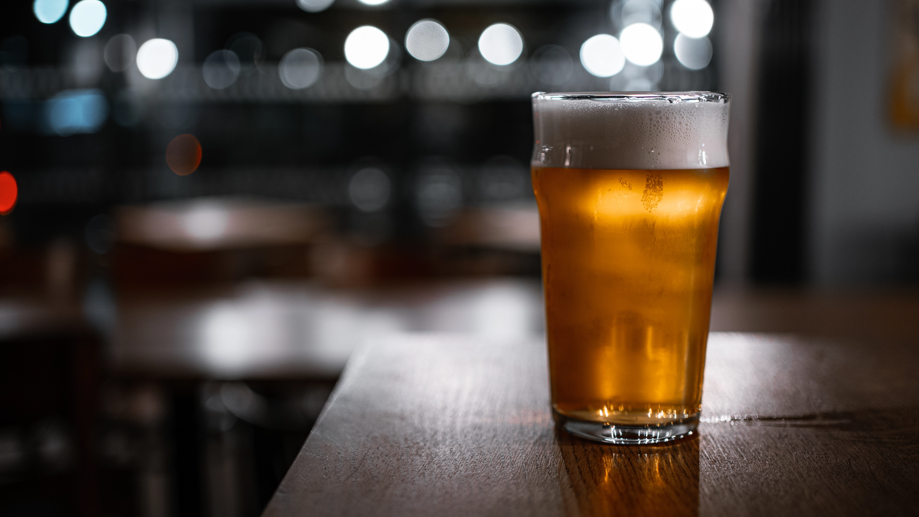 People are just finding out real reason pint glasses have a bulge on them