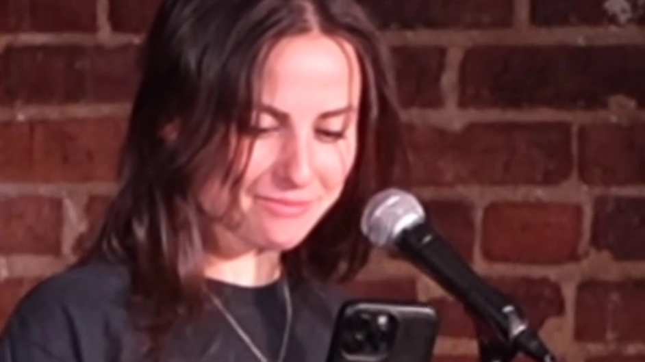 Comedian speaks out about what happened after she lost it with heckler and exposed his text messages