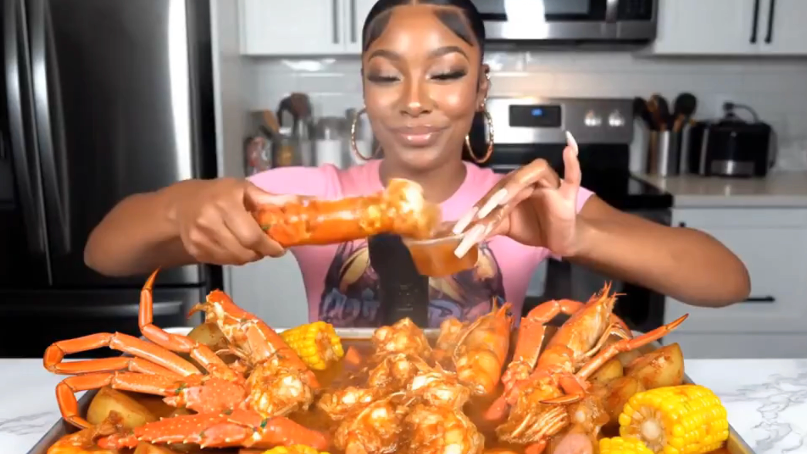 Woman’s mukbang video inhaling entire claw of lobster is leaving people seriously unsettled