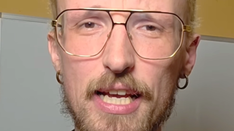Comedian speaks out over allegations 'Ricky Gervais stole his joke'