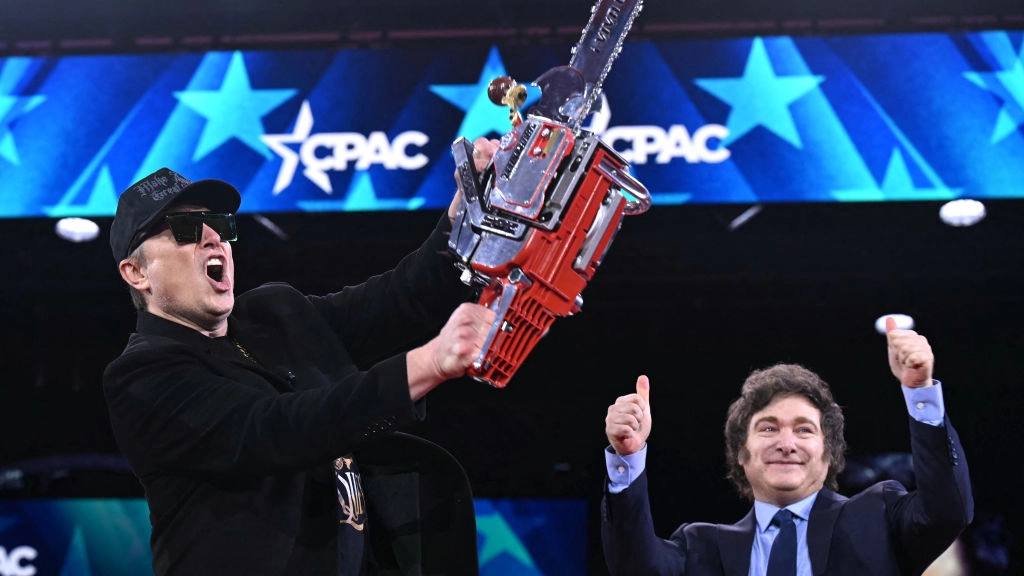 Grimes sends panicked message to ex Elon Musk as he wields chainsaw on stage