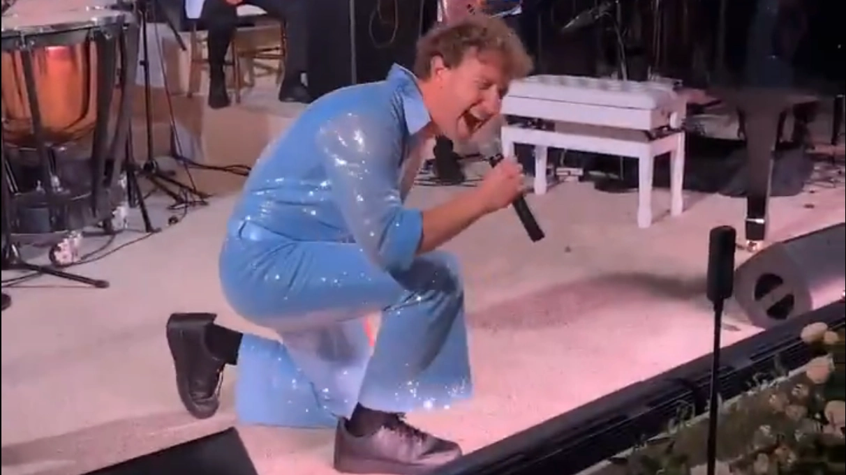 People can't believe footage showing Mark Zuckerberg singing in a blue jumpsuit 'is not AI'
