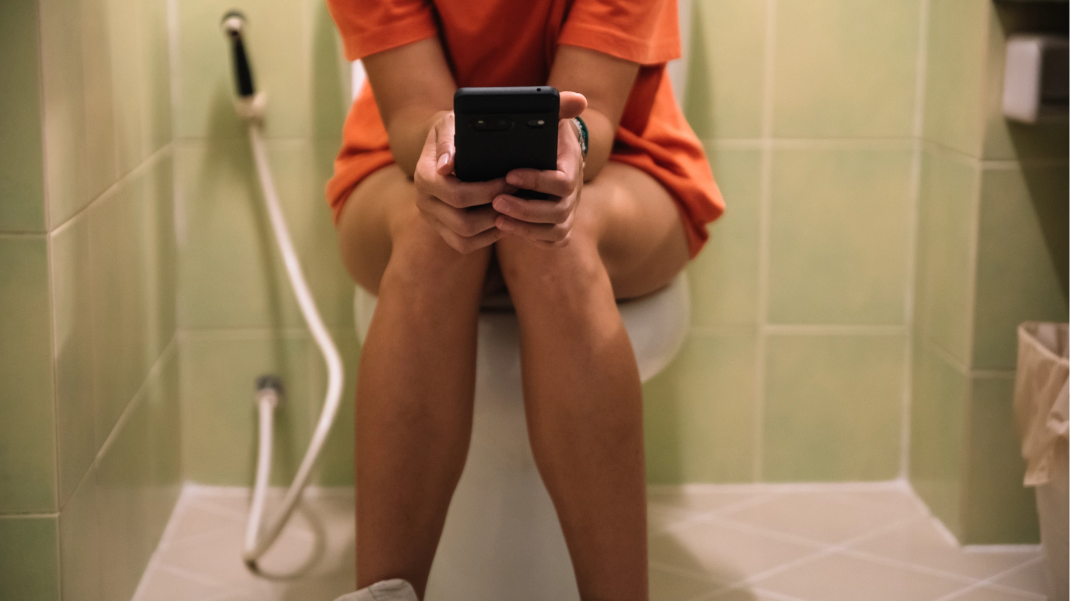 Doctors warn that sitting on the toilet for over ten minutes increases your chances of intimate medical problem