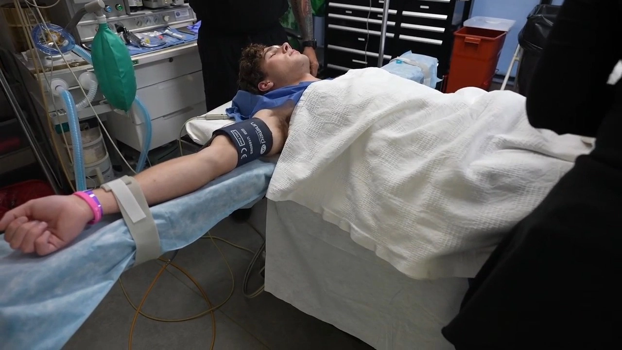 Controversial 'looksmaxxer' Clavicular livestreams his own plastic surgery