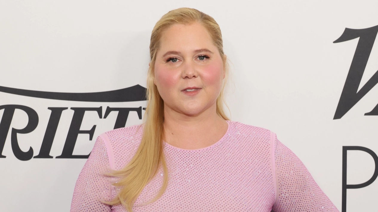 Symptoms of Cushing's syndrome as Amy Schumer says 'moon face' comments sparked her diagnosis