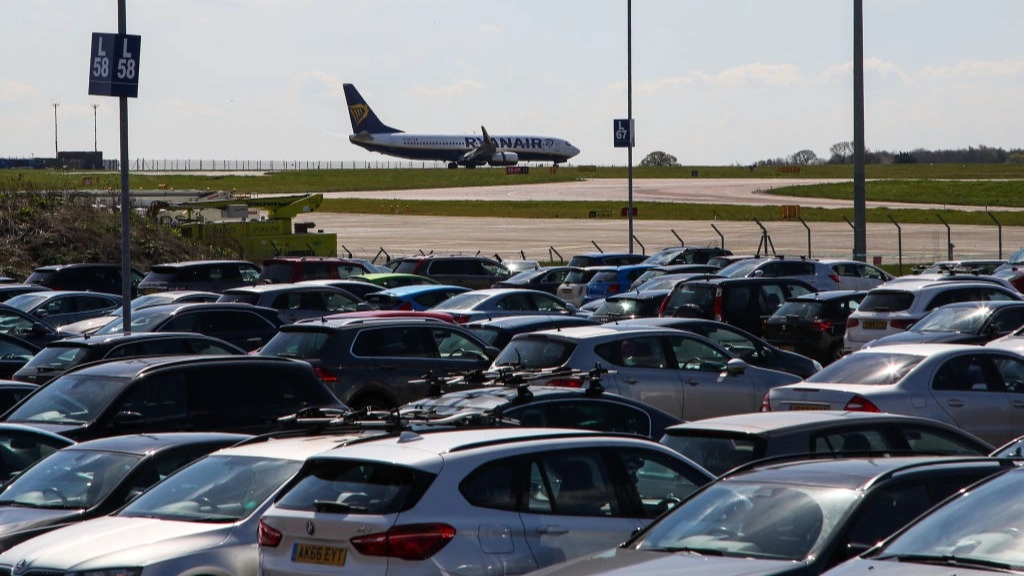 Legal expert explains truth behind airport 'kiss and fly' charges as Government announces drop-off and pick-up fee review