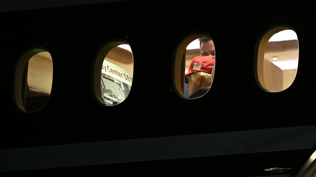 Eerie photos capture Trump inside Air Force One looking over ‘evil' plans
