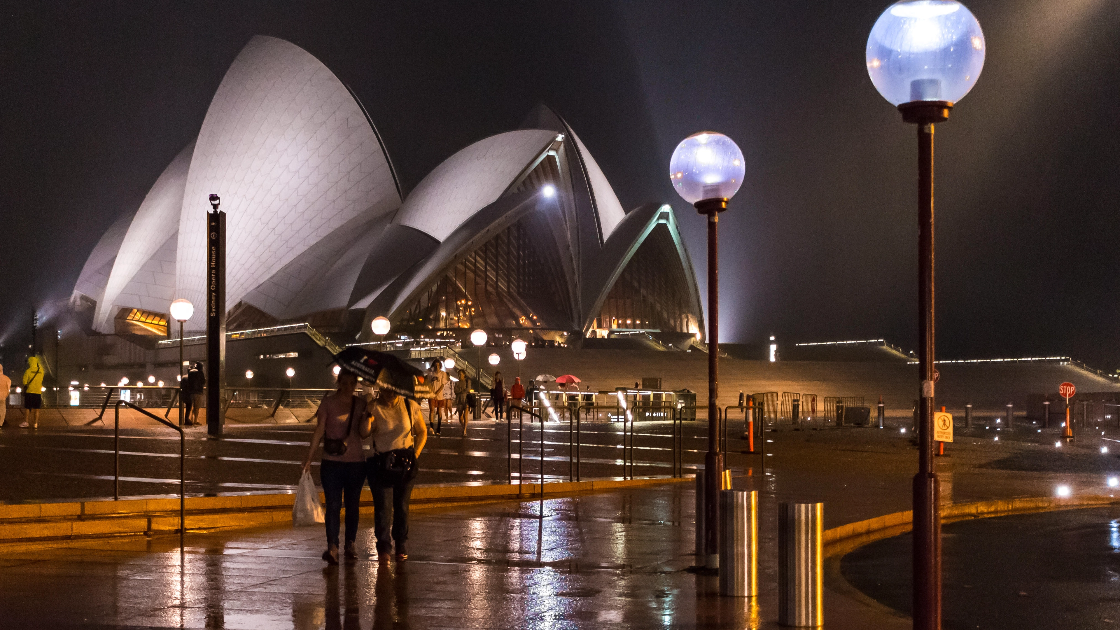 Australian Bureau of Meteorology has just issued a La Niña alert