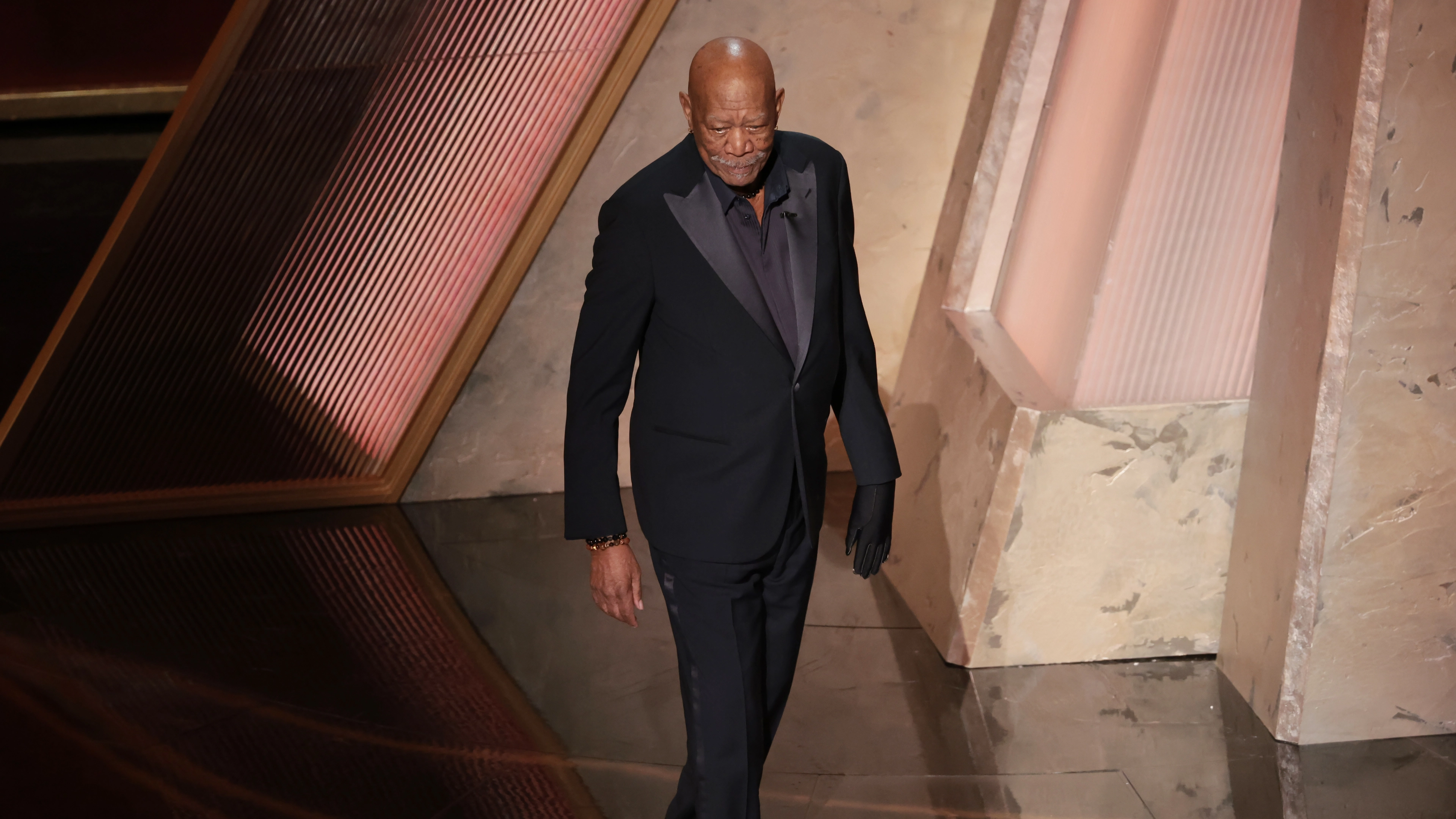 Why Morgan Freeman only wore a single glove during Oscars speech