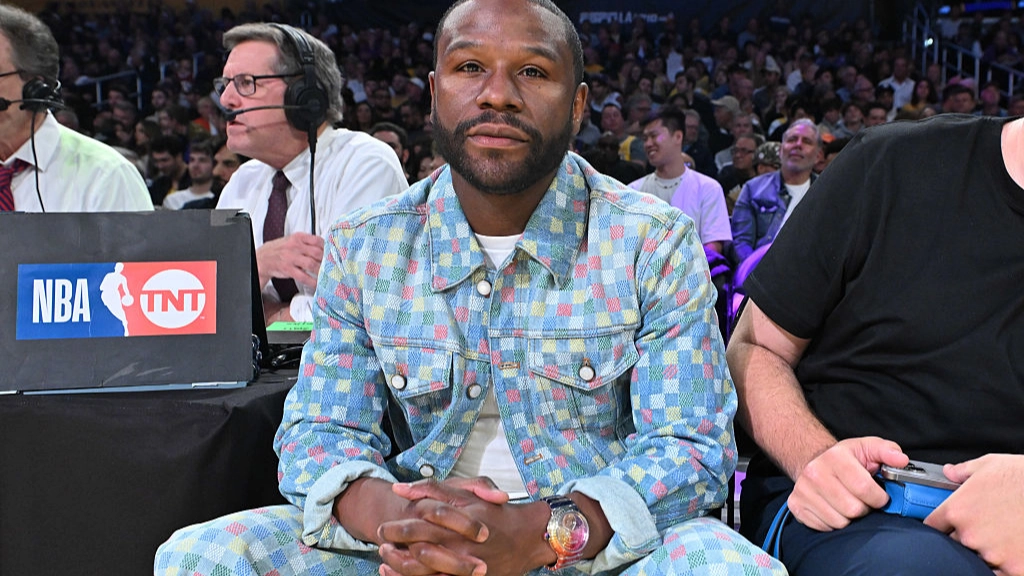 Floyd Mayweather showed how much he had in one bank account to journalist