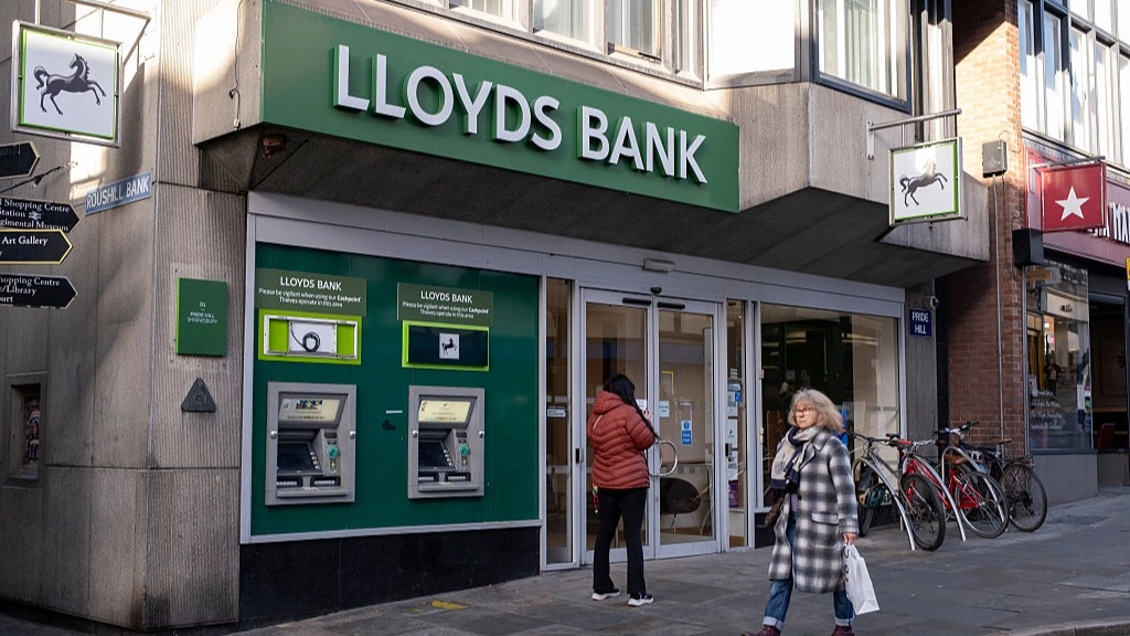 Martin Lewis issues statement as Lloyds, Halifax and Bank of Scotland customers can see strangers' transactions