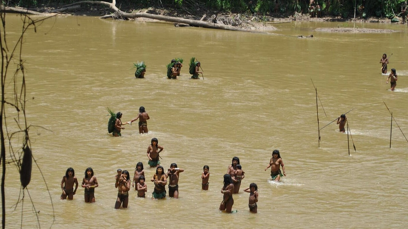 Major worry as uncontacted Amazon tribe make bizarre move with experts issuing warning