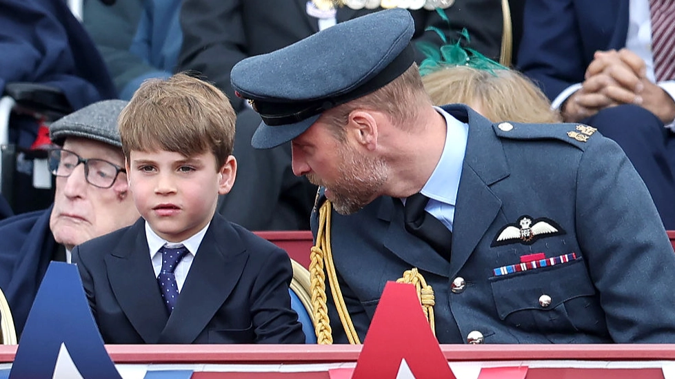 Lip reader reveals hilarious question Louis asked dad William at VE Day parade in another legendary moment