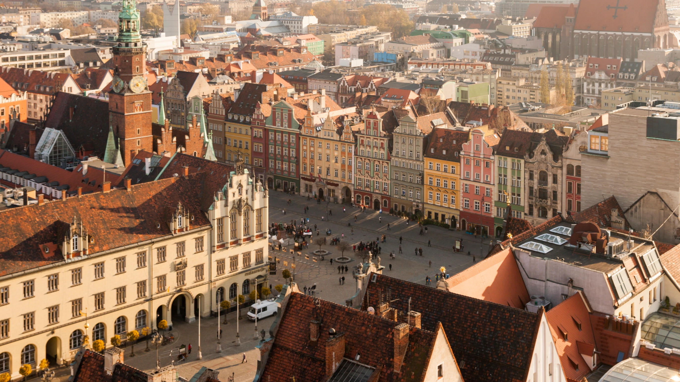 Ryanair has £15 flights to 'Venice of the North' which is home to £2.50 pints