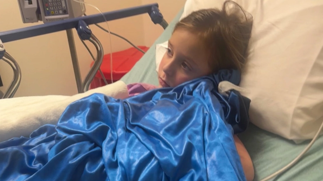 Five-year-old girl left temporarily paralysed from waist down after mum spotted strange flu symptom