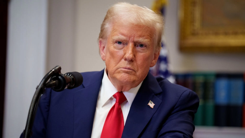 Donald Trump raises alarming question as 'multiple killed' after American Airlines plane collided with helicopter mid-air