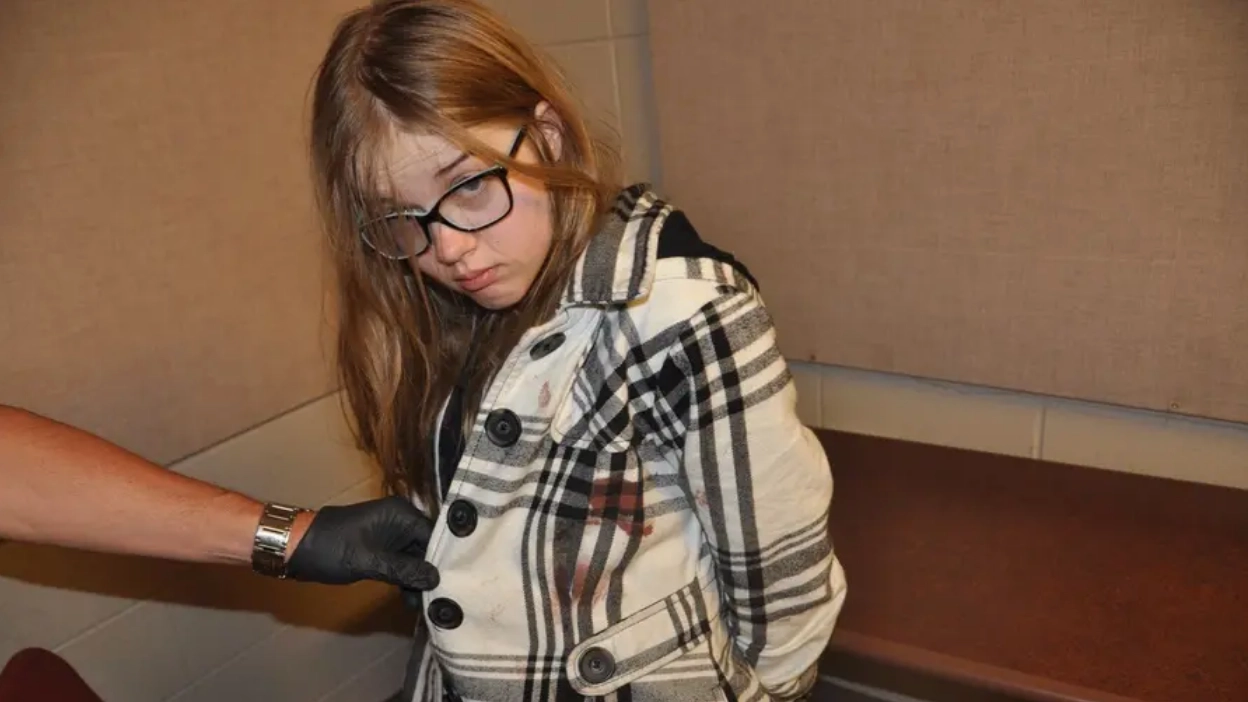 ‘Slender Man stabber’ escapes police and cuts off ankle tag 11 years after stabbing classmate 19 times