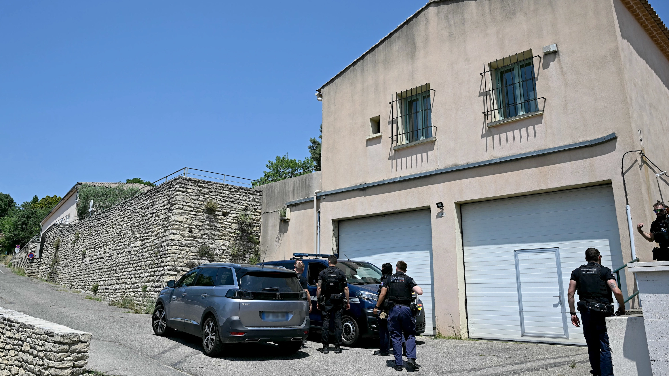 Bride shot dead at her own wedding in 'mafia-style execution' with 13-year-old among injured