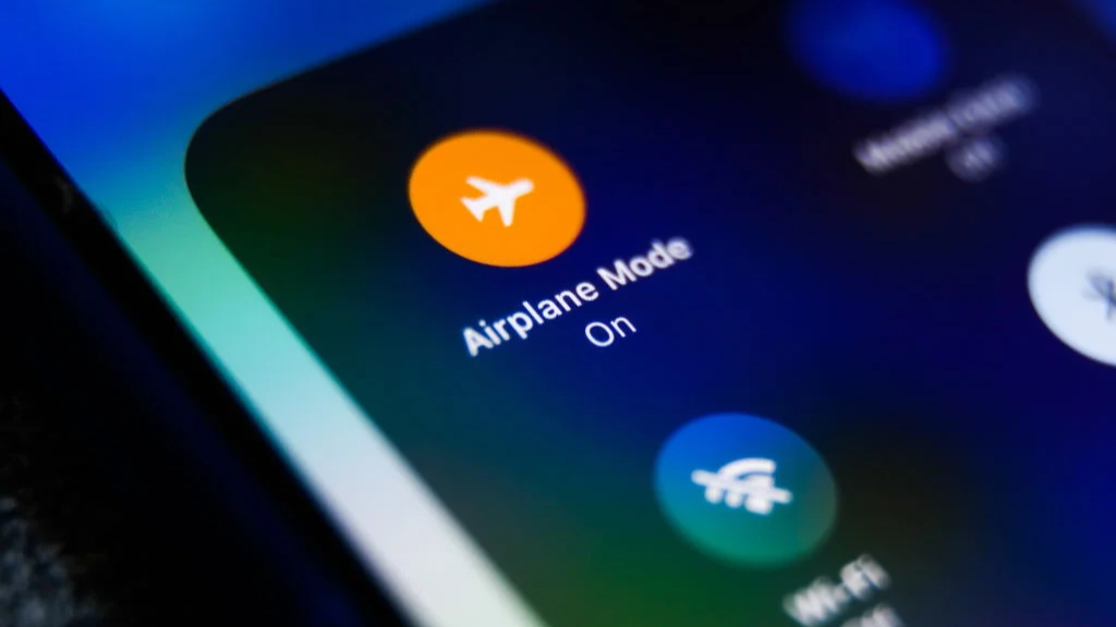 Pilot explains what can actually happen if you don't use flight mode on a plane