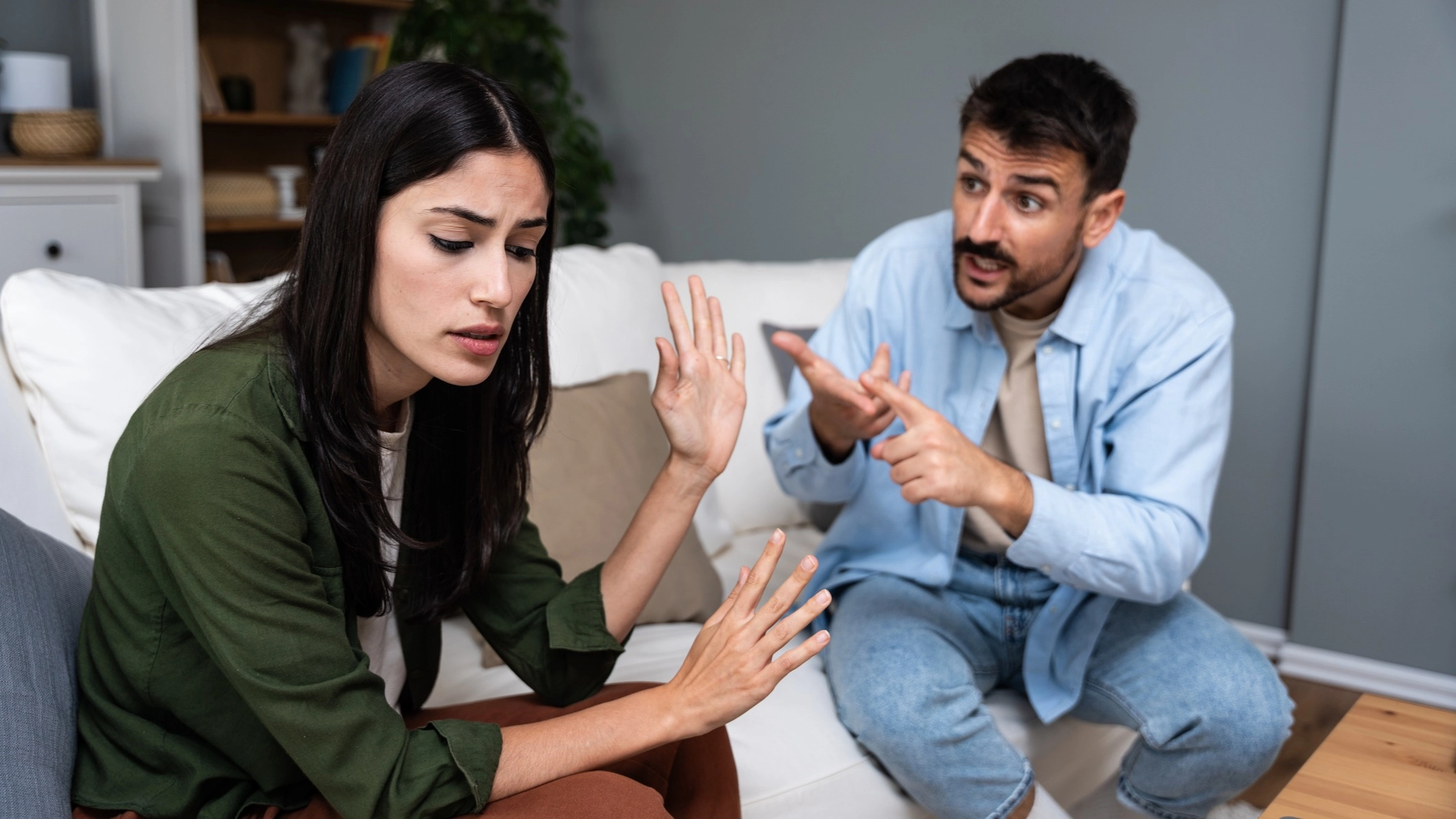 'Roaching' is the new dating trend that people don't even realise is happening to them