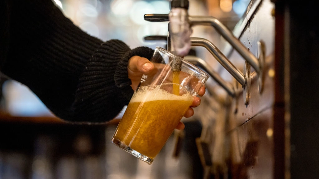 There’s a way to get unlimited food and drink while waiting for your flight