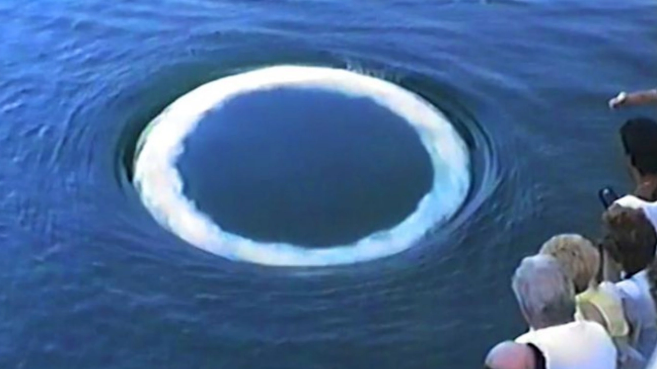Truth behind strange bubble 'smoke' rings seen around the world that could help search for aliens