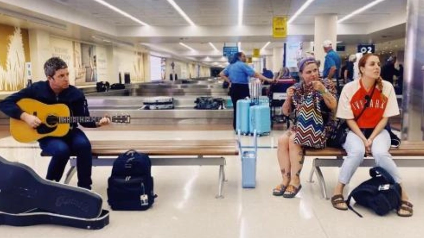 Noel Gallagher performs impromptu gig at baggage claim but passengers don’t look impressed