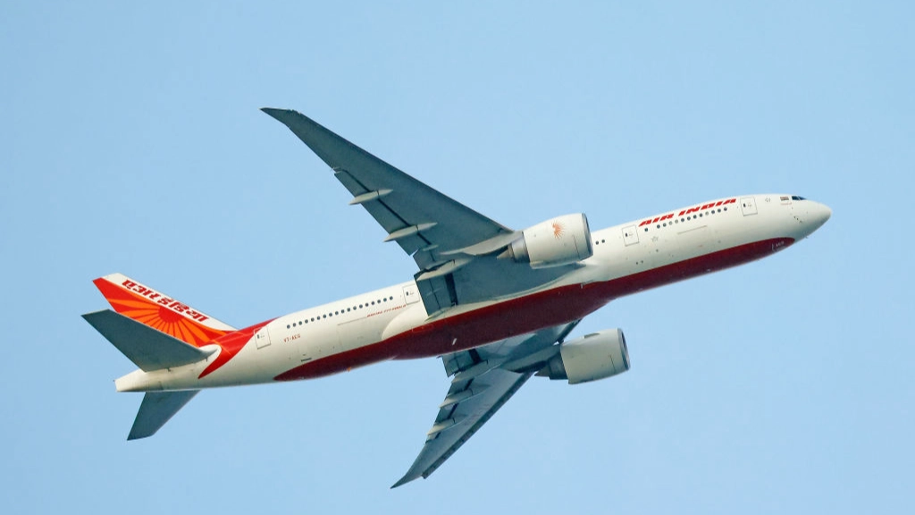 Former pilot explains all reasons why there are so many plane crashes right now following Air India tragedy