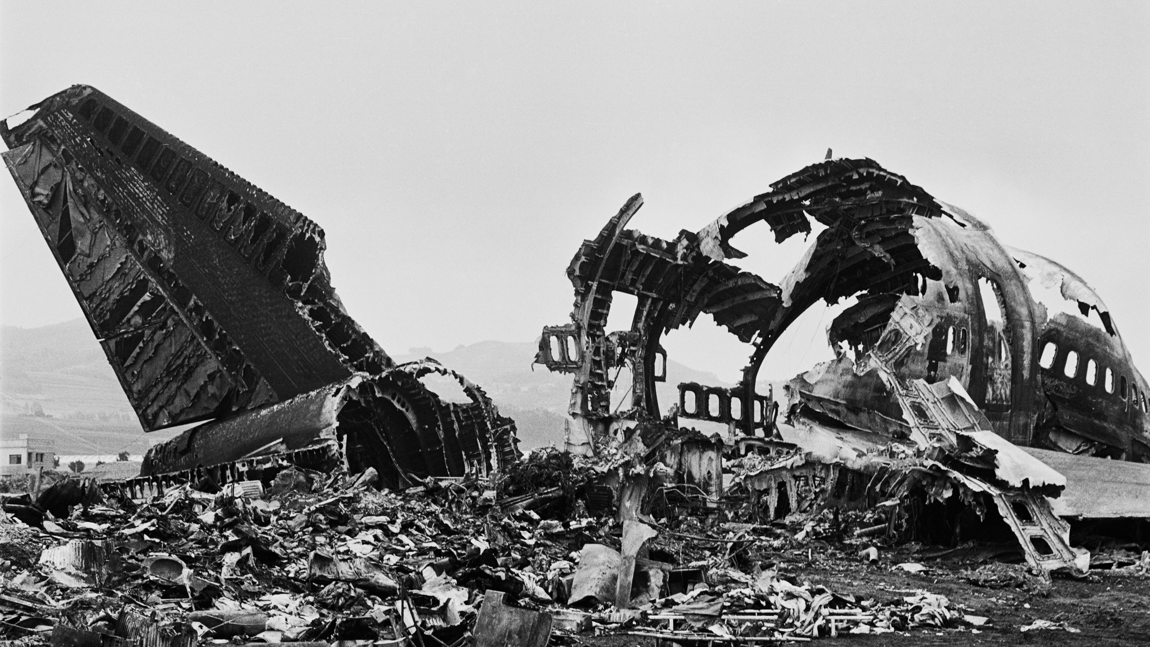 ‘Most tragic airline disaster of all time’ saw 580 people killed after ...