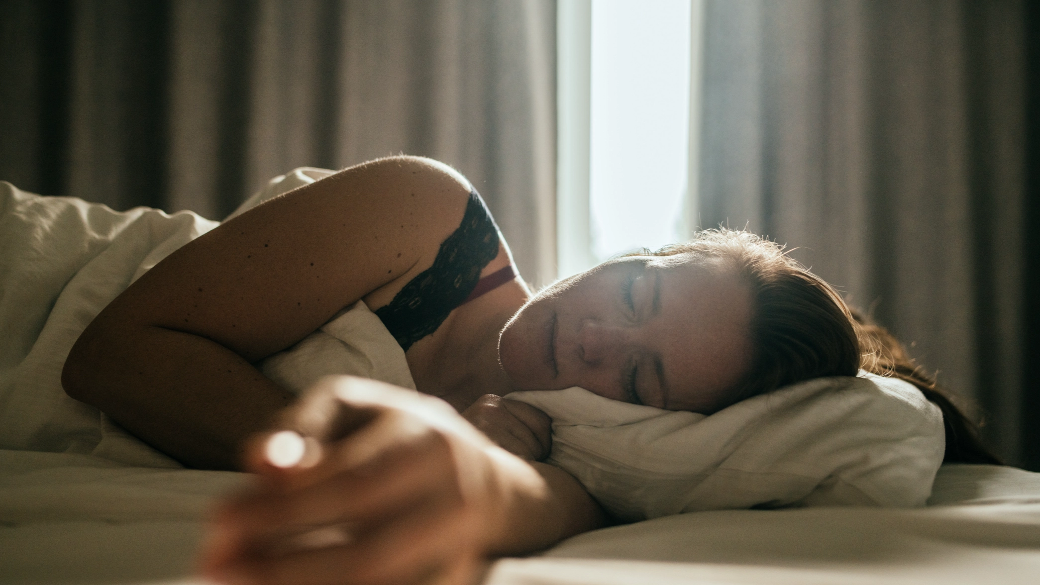 Sleep expert issues warning to anyone who gets 6 hours or less a night